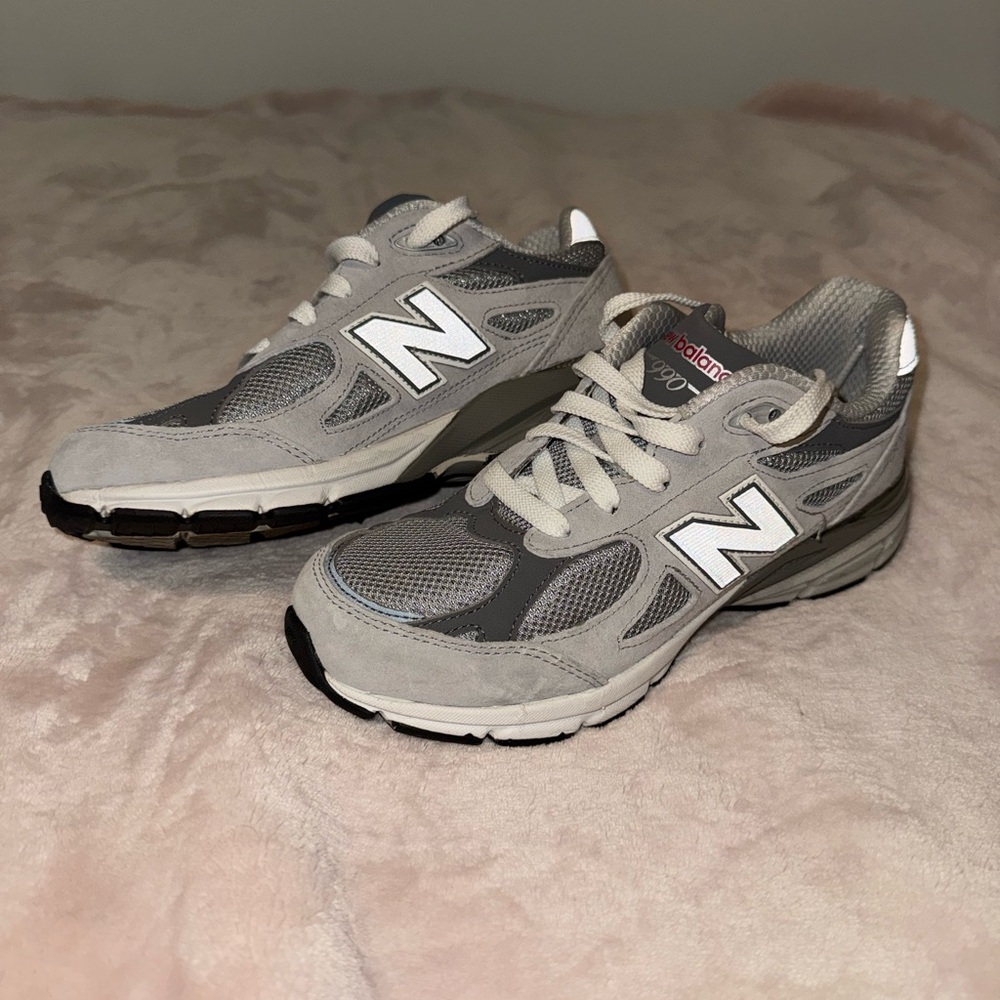 New Balance 990 Gray- Woman’s 5.5 (Boys 4)
